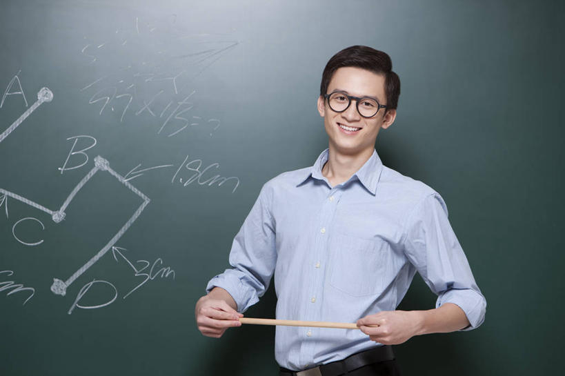 点心,奶酪,东方人,成年人,一个人,教师,笑,微笑,露齿笑,横图,室内,白天,留白,正面,衬衫,快乐,幸福,智慧,信心,北京,中国,亚洲,仅一个男性,仅一个人,正装,眼镜,干酪,起司,食品,芝士,教育,营养,拿着,食物,仅一个年轻男性,黑板,零食,教,职业,教室,乳酪,摄影,生活方式,指导,权威,专心,乳制品,知识,关爱,数学,努力,发酵,东亚,责任,贡献,男人,男性,年轻男性,亚洲人,中国人,年轻人,半身,彩图,大学,小学,奶酪棒,芝士棒