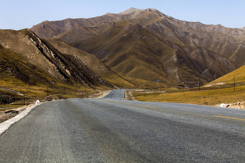 无人,横图,室外,白天,消失点,旅游,度假,探险,旅途,美景,山,山脉,高速公路,路,中国,亚洲,地形,景观,分界线,方向,娱乐,风景,天空,自然,享受,休闲,景色,放松,探索,摄影,蜿蜒,双黄线,宁静,自驾游,自然风光,东亚,地貌,青海省,自然地理,冒险,荒地,彩图,旅行,祁连山