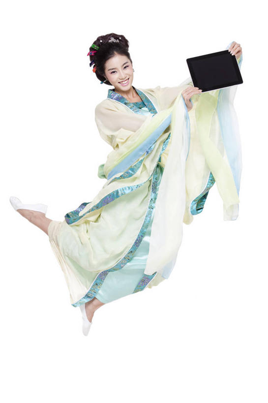 东方人,成年人,一个人,跳,笑,微笑,露齿笑,竖图,留白,白色背景,正面,民族服装,快乐,幸福,互联网,技术,北京,中国,亚洲,仅一个年轻女性,仅一个女性,仅一个人,表演,服装,触摸屏,半空,古典,拿着,抬腿,文化,现代,传统,衣服,发饰,飞天,活力,美女,平衡,摄影,服饰,影棚,生活方式,幽默,仙女,古装,高雅,优美,发髻,中国文化,摄影棚,出示,反差,古典风格,演出服,平板电脑,东亚,东亚文化,韵味,无线电技术,年轻女性,女人,女性,亚洲人,中国人,年轻人,彩图,影棚拍摄,传统服装,民俗服,装扮,拍摄,传统文化,美人