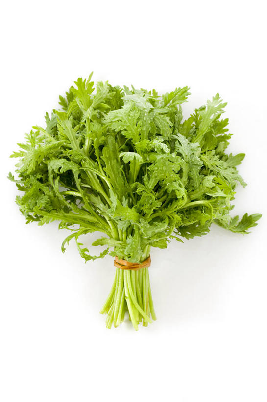 无人,竖图,留白,白色背景,农业,蔬菜,静物,叶子,捆扎,湿,准备,堆叠,水滴,食品,茎,饮品,干净,捆,饮食,食物,饮料,绿色,摄影,有机食品,简单,可口,清新,健康食物,纯净,茼蒿,适口,彩图,影棚拍摄