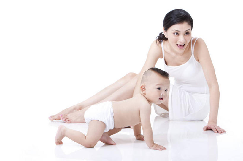 东方人,婴儿,儿童,成年人,中年人,两个人,家庭,父母,女儿,儿子,坐,横图,特写,留白,白色背景,侧面,快乐,满意,幸福,纯洁,安全,北京,中国,亚洲,睡衣,小的,休闲装,裸露,尿布,小孩,白色,休闲,健康,温暖,温馨,母子,一家人,赤脚,爬,放松,活力,可爱,童年,童趣,摄影,活泼,影棚,生长,生活方式,婴儿用品,希望,皮肤,家庭妇女,保护,惊奇,光滑,和睦,舒适,享乐,关爱,摄影棚,亲情,宝宝,肖像,裸,童真,婚姻,东亚,纯真,烂漫,无邪,发展,柔和,细腻,平滑,无忧无虑,伶俐,天真,女人,女性,中年女性,亚洲人,中国人,孩子,坐着,彩图,影棚拍摄,欢乐,拍摄,融洽,幼儿,弱点,挨着,好奇心