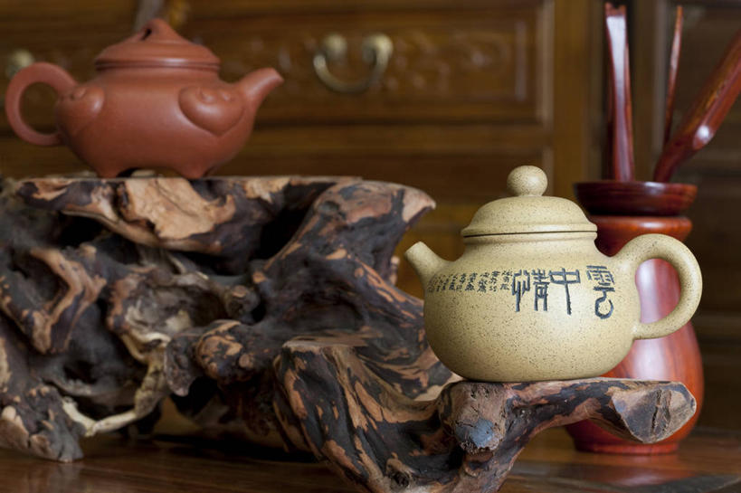 无人,横图,室内,特写,静物,北京,中国,亚洲,材料,瓷器,壶,陶瓷制品,古典,传统,两个,茶壶,容器,茶馆,陶器,摄影,根雕,紫砂壶,中国茶,简单,中国文化,古典风格,东亚,东亚文化,彩图,传统文化,茶匙