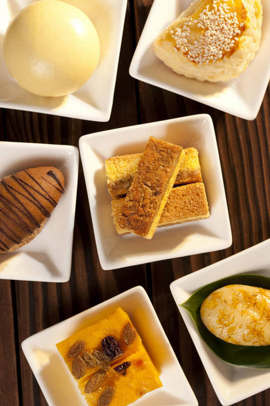 点心,无人,竖图,俯视,彩色,特写,烘焙,桌子,静物,餐具,中国,亚洲,装饰,美味,食品,巧克力蛋糕,小吃,饮食,甜食,诱惑,摄影,五颜六色,色彩斑斓,膳食,五彩缤纷,东亚,发糕,核桃酥,五彩斑斓,五光十色,彩图,高角度拍摄,影棚拍摄,桂花糕,榴莲酥,流沙包