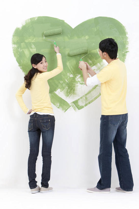 东方人,成年人,两个人,夫妻,站,笑,微笑,露齿笑,竖图,白色背景,爱情,快乐,纯洁,合作,团队,装修,亚洲,准备,并排,瓷器,浪漫,休闲装,背面,绿色,社区,恩爱,可爱,童年,童趣,恋人,享乐,房地产,油漆工,童真,东亚,烂漫,无邪,滚刷,北京市,异性恋,开端,天真,男人,男性,年轻男性,年轻女性,女人,女性,亚洲人,中国人,年轻人,心型,夫妇,情侣,彩图,影棚拍摄,爱,伴侣