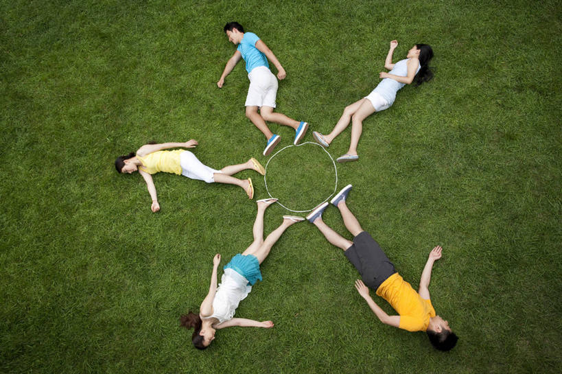 东方人,成年人,公园,躺,横图,俯视,室外,白天,留白,旅游,度假,快乐,友谊,幸福,草地,美景,中国,亚洲,五个人,景观,休闲装,娱乐,草,绿色,自然,夏天,享受,休闲,球体,景色,放松,幻想,活力,乐趣,模仿,摄影,生活方式,幽默,创造力,享乐,自然风光,聚集,户外活动,想象,东亚,男人,男性,年轻男性,年轻女性,女人,女性,亚洲人,中国人,年轻人,休闲活动,步行,彩图,高角度拍摄,欢乐,地球村