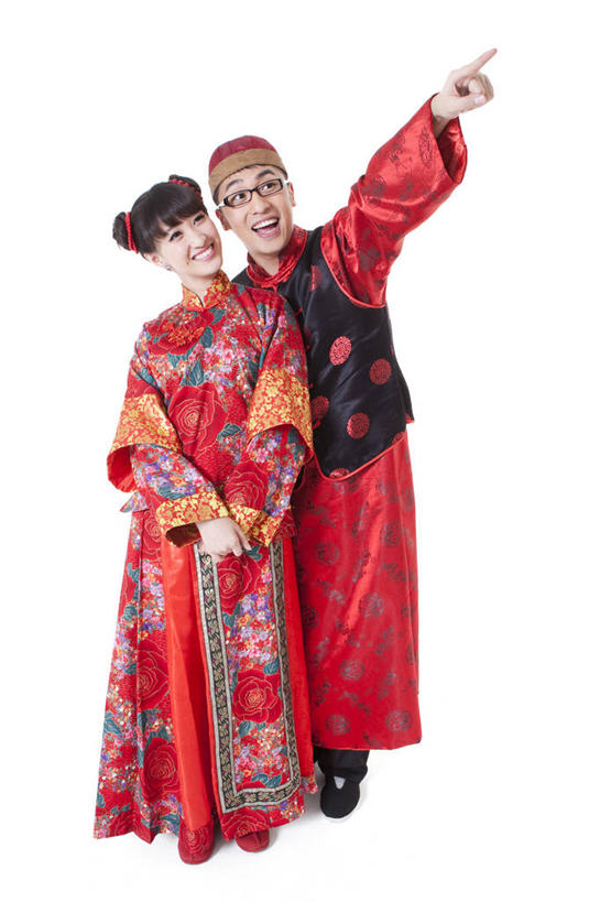东方人,成年人,两个人,笑,微笑,露齿笑,竖图,留白,白色背景,快乐,兴奋,幸福,北京,中国,春节,亚洲,指,节日,眼镜,浪漫,指点,传统,刺激,盛装,衣服,摄影,影棚,指向,愉悦,发髻,中国文化,摄影棚,东亚,异性恋,男人,男性,年轻男性,年轻女性,女人,女性,亚洲人,中国人,年轻人,彩图,影棚拍摄,传统服装,装扮,爱,欢乐,拍摄,伴侣,唐装,传统文化,挨着,传统节日