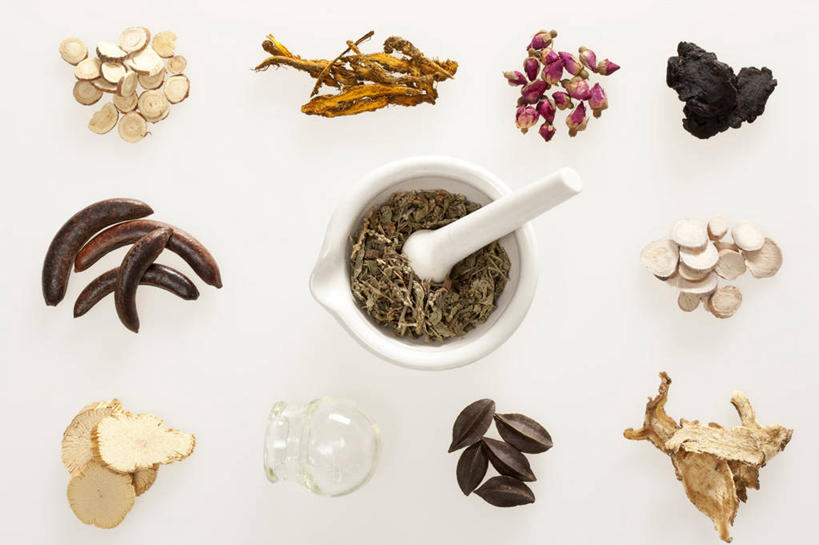 无人,医生,横图,俯视,留白,白色背景,化妆,美容,当归,静物,北京,中国,亚洲,一排,许多,护肤,药,准备,丰富,整齐,材料,瓷器,草药,药草,很多,芭蕉,传统,排列,汤匙,碗,医护人员,医疗人员,保养,享受,休闲,健康,放松,保健,摄影,有机食品,多样,甘草,草本,队列,中国文化,选择,干的,营养品,中医,东亚,养颜,拔罐,黄连,大夫,彩图,高角度拍摄,影棚拍摄,白芍,SPA美容,木通,熟地黄,传统文化,汉医,皂角,成分