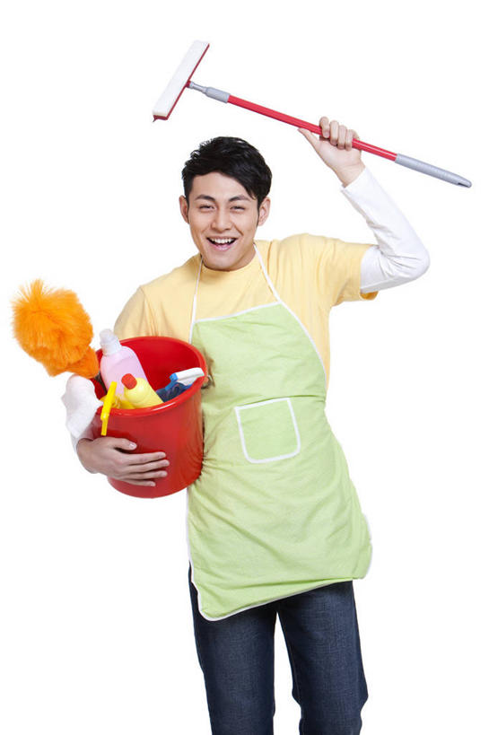 东方人,成年人,一个人,家庭,笑,微笑,露齿笑,竖图,白色背景,正面,家务,快乐,亚洲,仅一个男性,瓷器,桶,围裙,拿着,牛仔裤,休闲装,干净,拖把,温暖,温馨,一家人,和睦,享乐,近景,东亚,北京市,清洗剂,男人,男性,年轻男性,亚洲人,中国人,年轻人,彩图,影棚拍摄,欢乐,融洽,家务劳动