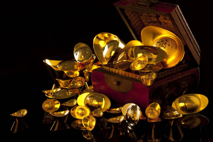 无人,横图,留白,运气,静物,北京,中国,亚洲,许多,开,堆叠,黑色背景,反射,光线,金属,光芒,很多,古典,传统,黄金,盒子,财富,金融,摄影,珍贵,溢出,中国文化,华贵,东亚,东亚文化,繁荣,古代文明,货币,彩图,影棚拍摄,百宝箱,元宝,传统文化
