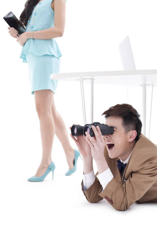 东方人,成年人,两个人,同事,商务人士,商务男性,商务女性,办公室,站,躺,笑,微笑,露齿笑,竖图,室内,留白,白色背景,侧面,仰视,衬衫,商务,时尚,兴奋,成功,合作,团队,集体,信心,桌子,椅子,北京,中国,亚洲,套装,正装,注视,现代,书桌,队伍,刺激,观察,看,趴着,职业,调情,摄影,影棚,生活方式,观看,幽默,部分,办公椅,察看,领导,隐藏,成就,关注,摄影棚,商务装,合伙,领袖,工薪阶层,东亚,邪恶,双筒望远镜,性骚扰,男人,男性,年轻男性,年轻女性,女人,女性,亚洲人,中国人,年轻人,白领,上班族,彩图,低角度拍摄,影棚拍摄,衬衣,欢乐,拍摄,窥视,办公室职员,韩版