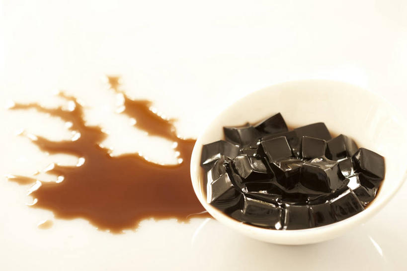 点心,无人,横图,特写,留白,白色背景,静物,餐具,中国,亚洲,丰富,艺术,美味,食品,龟苓膏,小吃,饮食,碗,甜食,诱惑,摄影,块状,膳食,东亚,健康食物,彩图,影棚拍摄