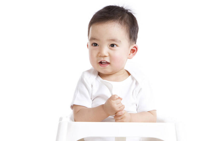 东方人,婴儿,儿童,一个人,坐,笑,微笑,露齿笑,横图,留白,白色背景,正面,婴儿服装,快乐,满意,幸福,纯洁,北京,中国,亚洲,仅一个人,小的,塑胶,拿着,休闲装,小孩,汤匙,健康,活力,可爱,童年,童趣,摄影,活泼,影棚,生长,生活方式,婴儿用品,皮肤,保护,支撑,光滑,享乐,摄影棚,宝宝,肖像,婴儿座椅,童真,东亚,纯真,烂漫,无邪,纯净,发展,柔和,细腻,平滑,开端,无忧无虑,伶俐,天真,亚洲人,中国人,孩子,半身,彩图,影棚拍摄,欢乐,拍摄,幼儿,弱点