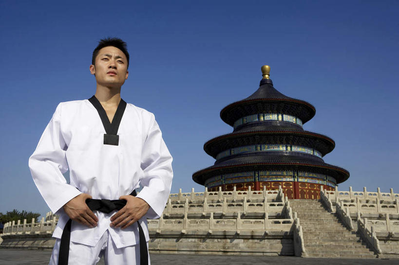 一个人,天坛,站,横图,正面,仰视,制服,锻炼,快乐,热情,比赛,运动,信心,竞争,跆拳道,北京,中国,亚洲,准备,娱乐,传统,夏天,休闲,奥林匹克,奥运,力量,摄影,体育运动,中国文化,黑带,肖像,挑战,体育,年轻男性,中国人,年轻人,彩图,低角度拍摄,健身,奥运会,奥林匹克运动,精力,韧性