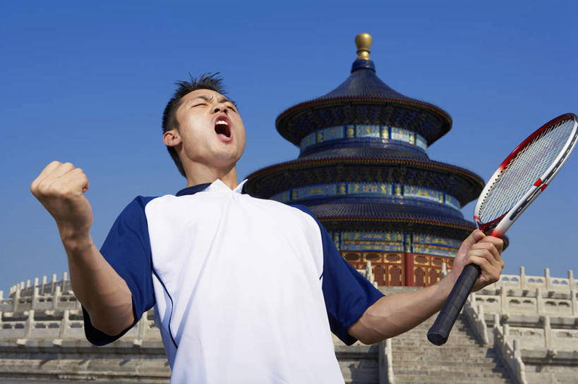 一个人,天坛,站,横图,侧面,仰视,制服,锻炼,快乐,满意,热情,成功,比赛,运动,竞争,北京,中国,亚洲,网球拍,大喊,娱乐,传统,刺激,夏天,休闲,奥林匹克,奥运,力量,摄影,专心,体育运动,中国文化,挑战,队服,能力,体育,网球运动,年轻男性,中国人,年轻人,半身,彩图,低角度拍摄,健身,奥运会,奥林匹克运动,精力