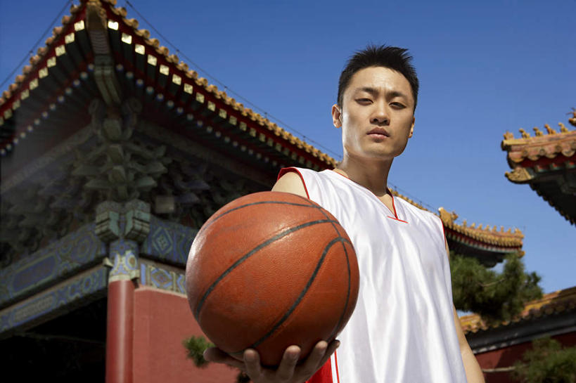 一个人,故宫,站,横图,正面,仰视,锻炼,快乐,热情,比赛,运动,信心,竞争,篮球,北京,中国,亚洲,准备,篮球运动员,娱乐,球,夏天,休闲,奥林匹克,奥运,活力,力量,摄影,动作,专心,酷,体育运动,中国文化,肖像,挑战,队服,能力,体育,年轻男性,中国人,年轻人,半身,彩图,低角度拍摄,健身,奥运会,奥林匹克运动,精力,韧性,摆拍
