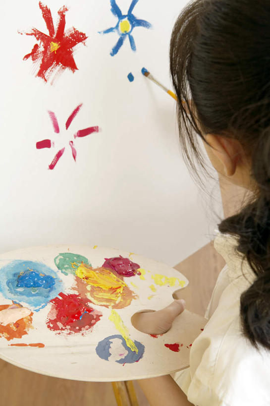 儿童,脸,头,脸颊,一个人,站,竖图,俯视,室内,侧面,纯洁,信心,北京,中国,亚洲,仅一个女性,仅一个人,艺术,画架,刺激,肩膀,小孩,看,仅一个小孩,可爱,乐趣,童年,童趣,摄影,创造力,专心,知识,享乐,练习,作画,童真,烂漫,无邪,天真,女孩,女人,女性,中国人,孩子,头部,脸部,脸蛋,面部,画画,彩图,高角度拍摄,美术工作室,女生,油画颜料