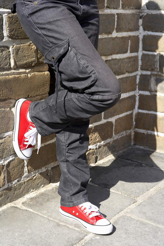 一个人,竖图,俯视,正面,运动鞋,旅游,度假,北京,长城,中国,亚洲,行人,游客,游人,裤子,休闲装,娱乐,路人,旅客,风景,自然,享受,休闲,假日,放松,摄影,环境,享乐,中国文化,过客,年轻女性,中国人,年轻人,秋天,休闲活动,彩图,高角度拍摄