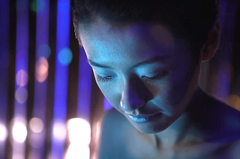 脸,头,脸颊,一个人,酒吧,横图,室内,正面,仰视,时尚,夜生活,快乐,吧台,霓虹灯,北京,中国,亚洲,音乐,肩膀,休闲,幻想,摄影,活动,气氛,夜总会,年轻女性,女人,中国人,年轻人,头部,脸部,脸蛋,面部,休闲活动,彩图,低角度拍摄,欢乐,魅力