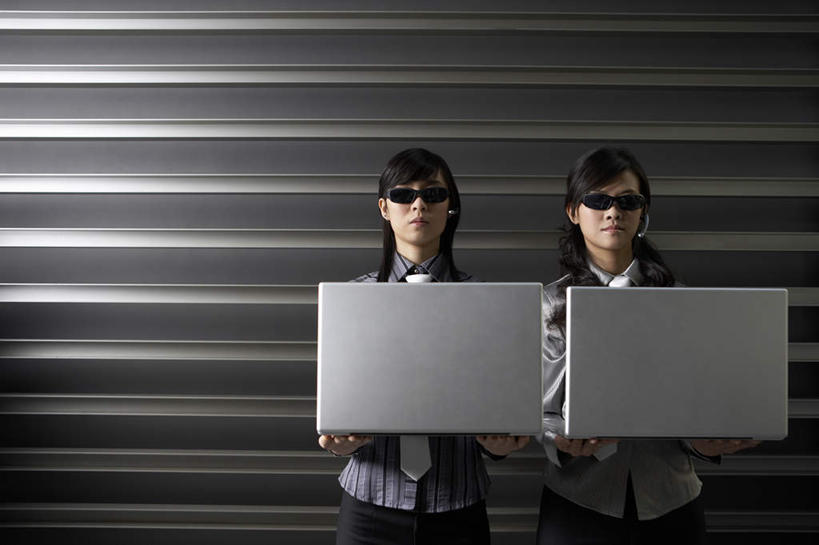 成年人,两个人,商务人士,商务女性,站,横图,室外,白天,留白,正面,商务,通讯,成功,团队,信心,竞争,笔记本电脑,技术,车库,亚洲,一排,表演,敲打,套装,正装,整齐,并排,瓷器,联系,拿着,输入,排列,耳机,耳麦,太阳镜,打字,职业,概念,力量,平衡,想,财富,摄影,点击,敲击,控制,便利,专心,酷,焦点,队列,决心,商务装,工薪阶层,渴望,东亚,保镖,铝,无线电技术,一致,技能,能力,按键,计算机,年轻女性,女人,女性,中国人,年轻人,白领,上班族,半身,彩图,陨铁