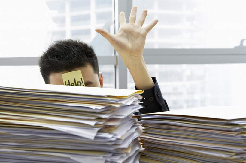 东方人,成年人,脸,头,脸颊,一个人,商务人士,商务男性,办公室,坐,举,横图,室内,白天,正面,衬衫,商务,窗户,中国,亚洲,仅一个男性,仅一个人,套装,丰富,便签,书桌,肩膀,仅一个年轻男性,托,职业,疲倦,办公大楼,夸张,英文字母,保护,协助,幽默,悲伤,疲劳,伤心,绝望,疲惫,文档,商务装,困乏,工薪阶层,东亚,北京市,疲乏,委顿,疲困,疲顿,疲钝,倦怠,怠倦,活页夹,哀痛,悲戚,悲痛,男人,男性,年轻男性,亚洲人,中国人,年轻人,头部,脸部,脸蛋,面部,白领,上班族,举起,举手,举着,向上举,向上伸,向上托,彩图,衬衣,办公室职员