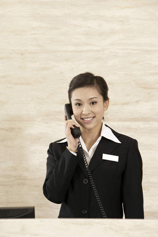 东方人,一个人,前台,服务员,办公室,宾馆,站,打电话,微笑,竖图,室内,正面,衬衫,制服,商务,快乐,通讯,桌子,酒店,中国,亚洲,仅一个年轻女性,仅一个女性,仅一个人,套装,办公桌,围墙,书桌,职业,服务台,办公大楼,服务,酒家,礼节,旅社,效率,门卫,东亚,北京市,接待员,年轻女性,女人,女性,亚洲人,中国人,年轻人,白领,服务生,侍者,电话机,半身,彩图,旅行,客店,客栈,旅店,旅馆,帮助台,呼叫台,商旅,办公室职员,商务旅行,客户服务代表