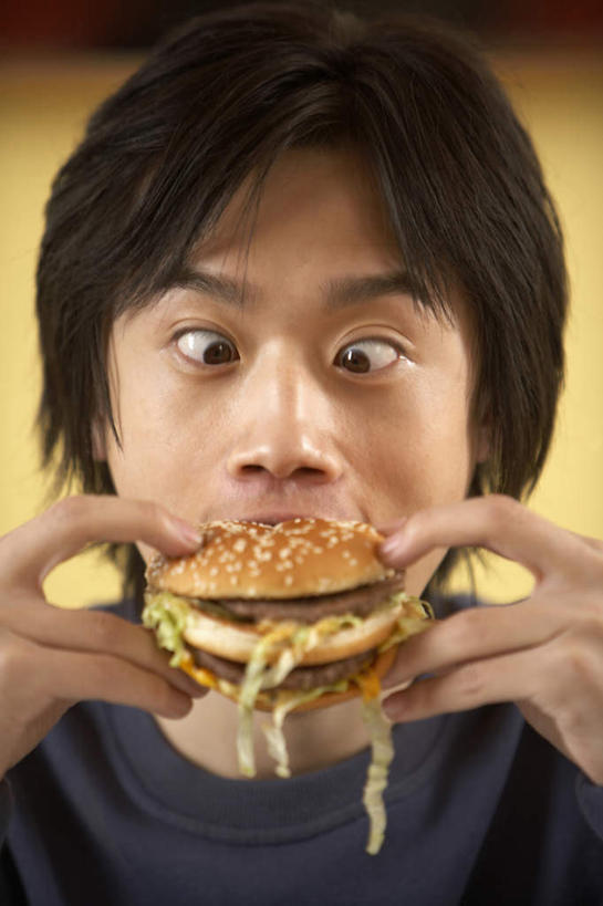 东方人,少年,成年人,脸,头,脸颊,一个人,坐,吃,竖图,室内,室外,正面,中国,亚洲,仅一个男性,仅一个人,美味,拿着,休闲装,饮食,肩膀,仅一个年轻男性,一个,快餐,休闲,放松,单个,快餐店,享乐,愉悦,膳食,饥饿,东亚,北京市,对眼,男人,男性,年轻男性,亚洲人,中国人,年轻人,头部,脸部,脸蛋,面部,半身,彩图,餐馆,咖啡馆,牛肉汉堡,饿