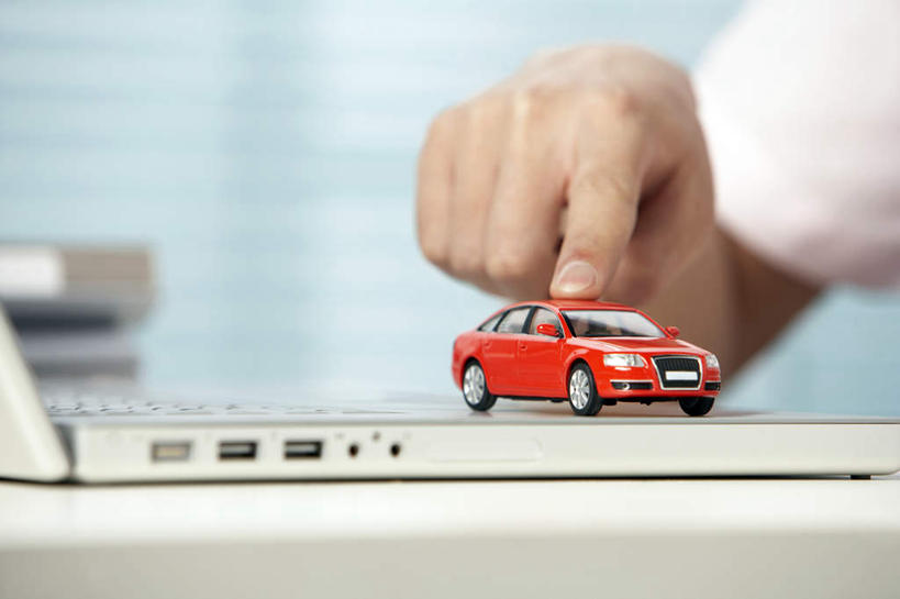 一个人,横图,自由,笔记本电脑,技术,汽车,北京,中国,亚洲,指,指点,红色,模型,休息,休闲,手指,放松,摄影,灵感,创造力,指向,走神,想象,计算机,玩具车,触摸,彩图,办公室职员