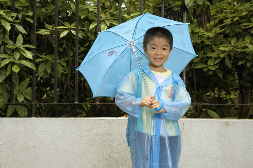 东方人,儿童,一个人,邻居,体育馆,运动场,站,笑,微笑,露齿笑,横图,室外,白天,留白,正面,运动服,锻炼,夜生活,游戏,快乐,自由,纯洁,运动,信心,建筑业,举重,雨,大雨,街道,上海,亚洲,仅一个男性,仅一个人,淋浴,湿,瓷器,遮阳伞,人行道,小路,天气,训练,T恤,拿着,注视,牛仔裤,运动器械,体育场,树,小孩,蓝色,绿色,自然,春天,夏天,观察,看,仅一个小孩,休息,休闲,健身器械,放松,活力,可爱,童年,童趣,想,生长,观看,保护,动作,环境,察看,享乐,愉悦,都市风光,关注,清新,近景,决心,雨衣,健身器材,童真,东亚,烂漫,无邪,发展,运动馆,恶作剧,水坑,无忧无虑,质量,体育,天真,男孩,男人,男性,亚洲人,中国人,孩子,休闲活动,彩图,健身,欢乐,运动器材,男生,健身俱乐部,挨着,好奇心