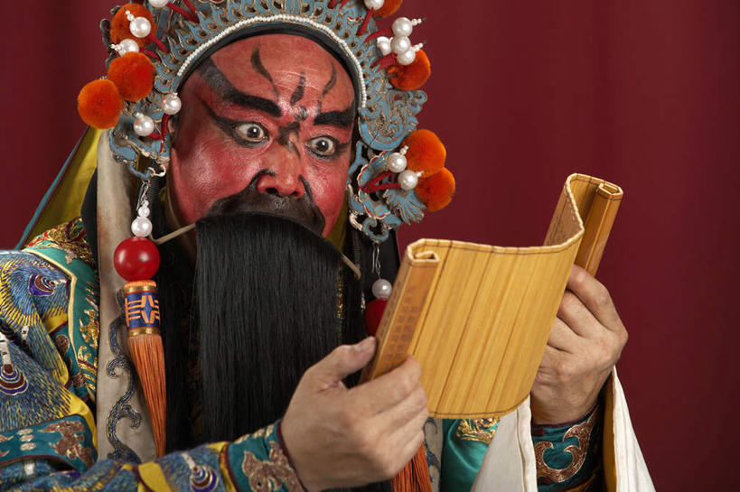 东方人,老年人,脸,头,脸颊,胡须,一个人,演员,舞台,横图,室内,特写,窗帘,北京,中国,仅一个男性,仅一个人,仅一个中年男性,表演,长袍,表演者,肩膀,扮演,红色,彩妆,读书,摄影,卷,演出,专心,知识,武士,中国文化,京剧,东亚,将军,英雄,老年男性,男人,男性,中年男性,中国人,头部,胡子,络腮胡,脸部,脸蛋,面部,书,彩图,传统服装,装扮,官吏,传统文化,韧性