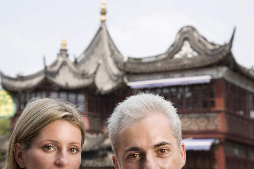 成年人,中年人,老年人,脸,头,脸颊,两个人,丈夫,妻子,横图,室外,特写,白天,留白,正面,旅游,度假,快乐,满意,友谊,幸福,建筑,上海,行人,游客,游人,路人,旅客,肩膀,摄影,享乐,肖像,拜访,婚姻,图尔,异性恋,过客,男人,男性,女人,女性,头部,脸部,脸蛋,面部,彩图,旅行,欢乐,伴侣,白色人种,摆拍