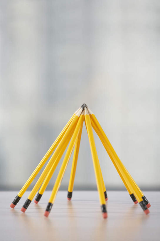 无人,办公室,竖图,室内,白天,锐利,办公用品,书桌,排列,黄色,铅笔,平衡,摄影,橡皮擦,锋利,尖锐,准确,彩图