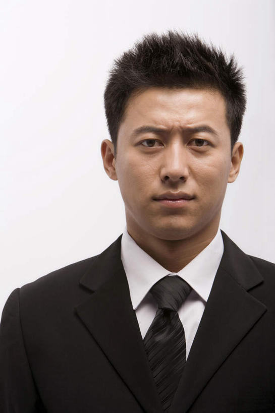 东方人,一个人,商务人士,商务男性,站,竖图,白色背景,衬衫,商务,成功,仅一个男性,仅一个人,套装,装饰,领带,仅一个年轻男性,职业,财富,摄影,肖像,商务装,工薪阶层,男人,男性,年轻男性,中国人,年轻人,白领,上班族,半身,彩图,影棚拍摄,衬衣,闷闷不乐