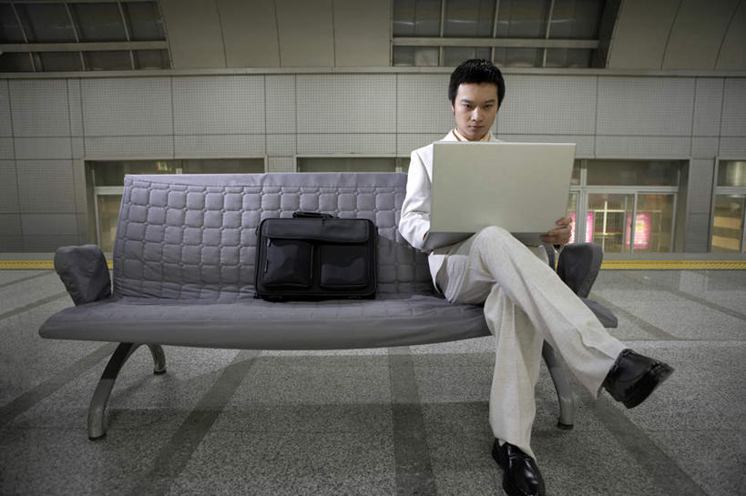 东方人,成年人,一个人,商务人士,商务男性,坐,横图,室内,正面,衬衫,商务,通讯,旅途,成功,信心,笔记本电脑,互联网,沙发,地铁,亚洲,仅一个男性,仅一个人,敲打,套装,正装,瓷器,公文包,长椅,地铁站,公共交通,二郎腿,输入,仅一个年轻男性,白色,打字,职业,运输,点击,敲击,便利,商务装,等,网上冲浪,工薪阶层,东亚,北京市,无线电技术,按键,计算机,男人,男性,年轻男性,亚洲人,中国人,年轻人,白领,上班族,彩图,衬衣,旅行