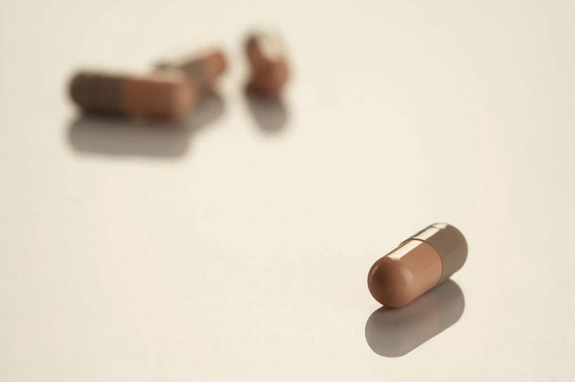 无人,横图,白色背景,静物,许多,药,药丸,很多,胶囊,灰色,四个,生病,摄影,简单,营养品,彩图,影棚拍摄,处方