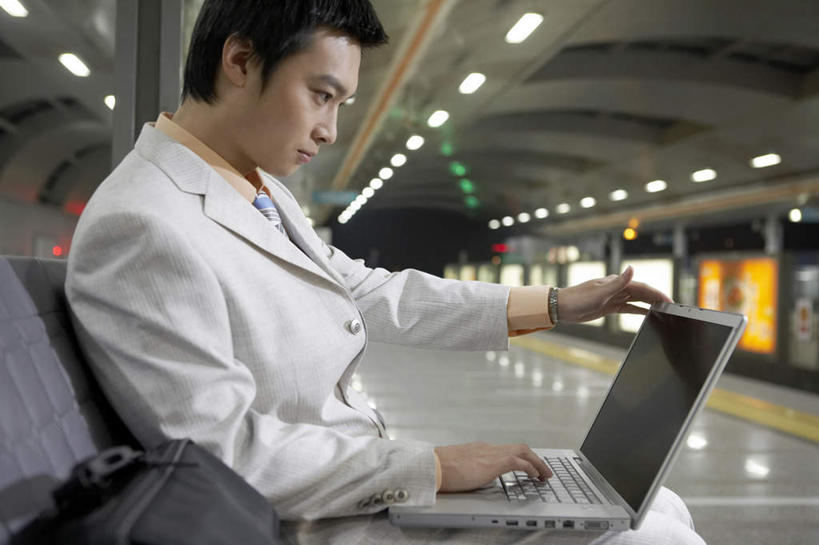 东方人,成年人,一个人,商务人士,商务男性,坐,横图,室内,侧面,衬衫,商务,通讯,旅途,成功,信心,笔记本电脑,互联网,地铁,亚洲,仅一个男性,仅一个人,敲打,套装,正装,瓷器,公文包,长椅,地铁站,公共交通,输入,仅一个年轻男性,打字,职业,运输,点击,敲击,便利,近景,商务装,等,网上冲浪,工薪阶层,东亚,北京市,无线电技术,按键,计算机,男人,男性,年轻男性,亚洲人,中国人,年轻人,白领,上班族,彩图,衬衣,旅行