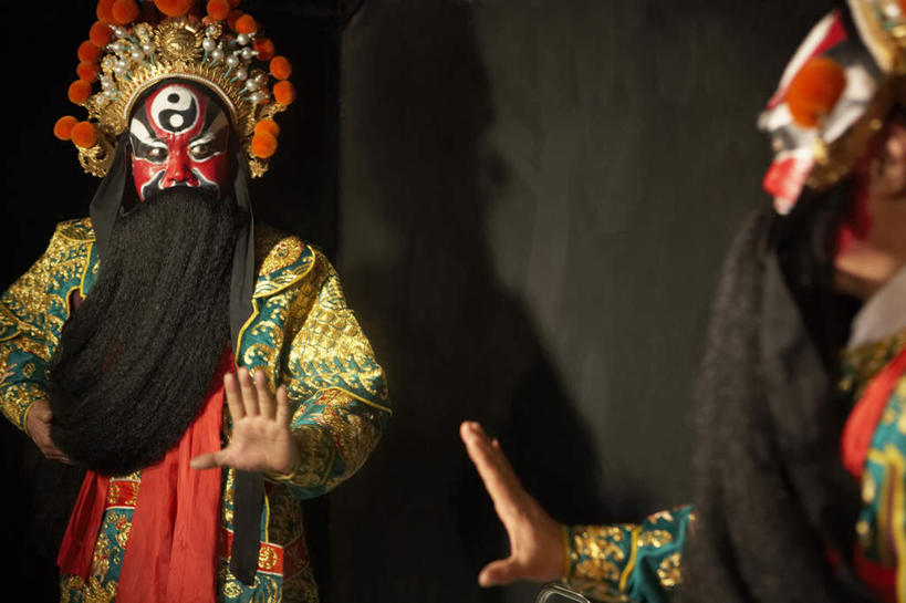 东方人,中年人,老年人,胡须,一个人,演员,电影明星,舞台,站,横图,室内,镜子,亚洲,仅一个男性,仅一个人,仅一个中年男性,表演,准备,瓷器,表演者,传统,看,概念,思考,专心,练习,近景,中国文化,决心,进攻,伪装,演出服,京剧,东亚,将军,东亚文化,北京市,歌剧,贡献,技能,老年男性,男人,男性,中年男性,亚洲人,中国人,胡子,络腮胡,影视明星,彩图,传统服装,中国戏曲,防护面罩,传统文化,京剧演员,性格