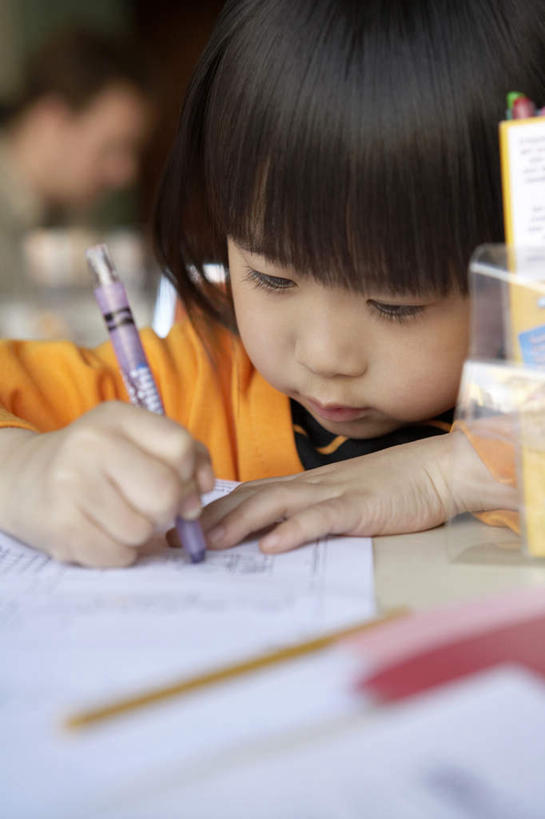 东方人,儿童,脸,头,脸颊,一个人,学生,图书馆,坐,竖图,插画,室内,特写,白天,正面,绘画,纯洁,数码,科技,亚洲,仅一个女性,仅一个人,阴影,艺术,网络,瓷器,纸,高光,几何,计算机图形,古典,教育,合成,图画,拿着,休闲装,文化,肩膀,水笔,画,小孩,工艺品,靠,靠着,品味,仅一个小孩,教室,独立,概念,家庭作业,活力,可爱,童年,童趣,想,读书,通信,生长,美术,电脑合成图,数码合成图,专心,高雅,知识,享乐,合成图,文学,着色,努力,漫画,童真,东亚,烂漫,无邪,发展,粉笔画,北京市,写实,具体,具象,美学,开端,天真,男孩,女孩,女人,女性,亚洲人,中国人,孩子,头部,脸部,脸蛋,面部,书,彩图,小学,彩色粉画笔,粉画,色粉画,女生,小学生,朝鲜族