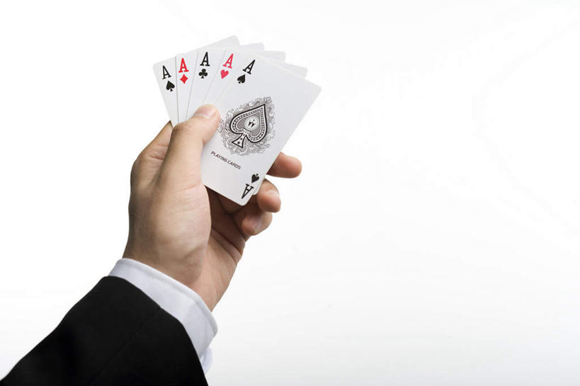 东方人,手,一个人,横图,特写,留白,白色背景,正面,游戏,赌博,运气,竞争,扑克牌,纸牌,玩具,扑克,仅一个男性,五个,许多,套装,拿着,排列,力量,摄影,影棚,摄影棚,赌具,技能,机会,获胜,男人,男性,亚洲人,中国人,彩图,影棚拍摄,拍摄