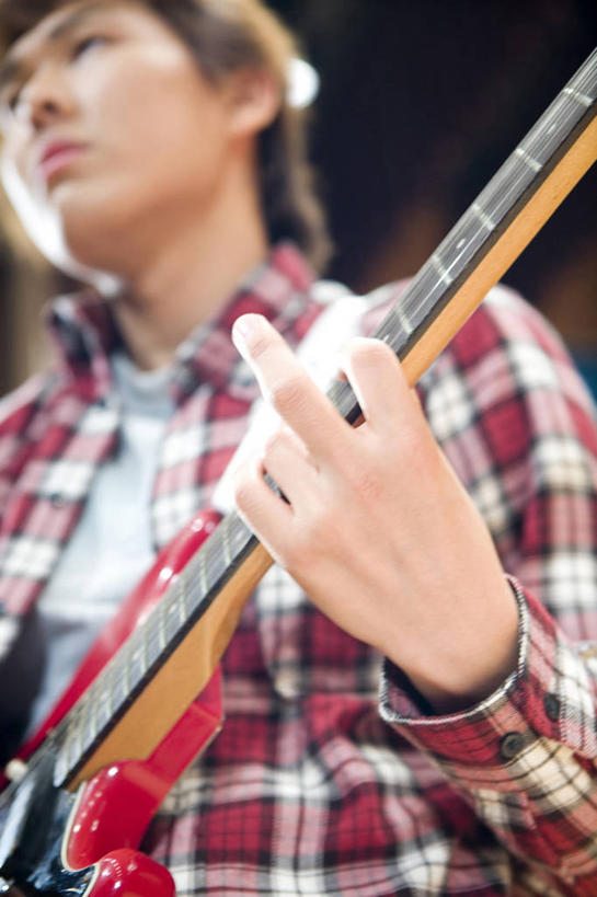 东方人,少年,吉他,乐器,音乐,生活方式,吉他手,男人,男性,亚洲人,年轻人,彩图