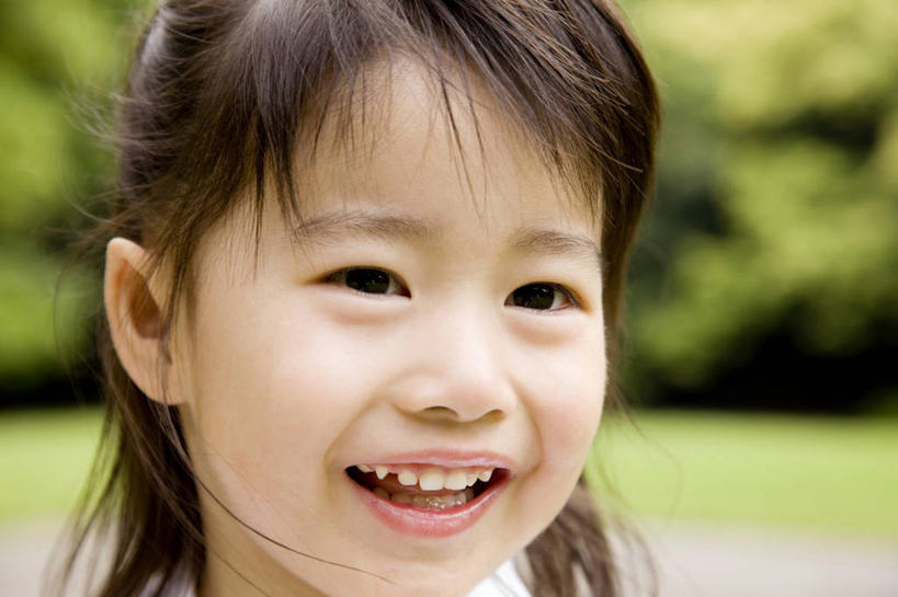 东方人,婴儿,儿童,一个人,公园,笑,微笑,室外,纯洁,亚洲,小孩,可爱,童年,童趣,肖像,童真,烂漫,无邪,天真,女孩,女人,亚洲人,孩子,彩图