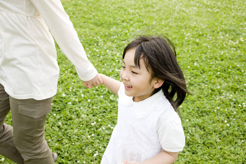 东方人,婴儿,儿童,两个人,家庭,母亲,公园,笑,微笑,室外,亚洲,肖像,女孩,女人,亚洲人,年轻人,彩图