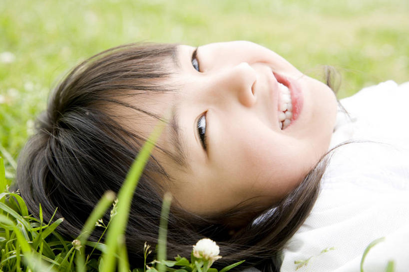 东方人,婴儿,儿童,一个人,公园,笑,微笑,室外,纯洁,亚洲,小孩,可爱,童年,童趣,肖像,童真,烂漫,无邪,天真,女孩,女人,亚洲人,孩子,彩图