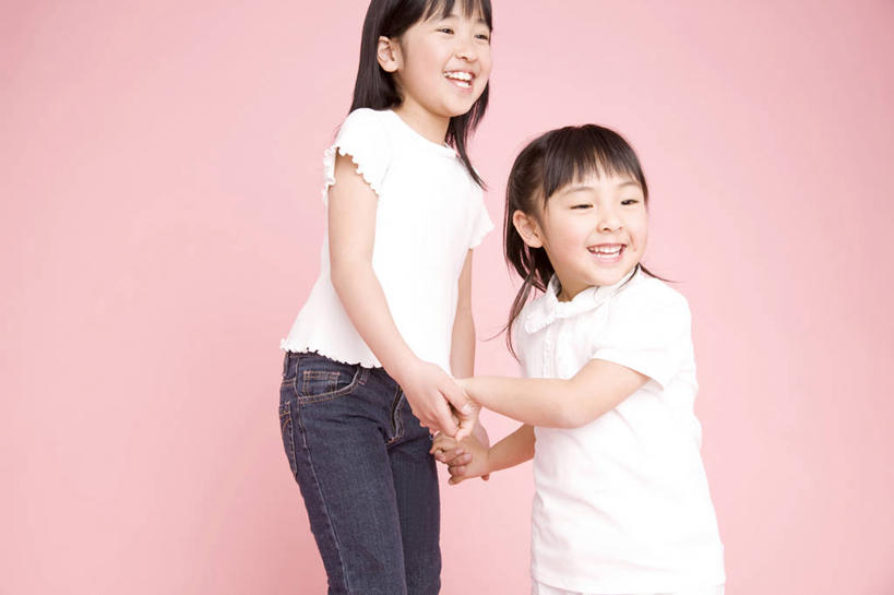 东方人,儿童,姐妹,室内,纯洁,可爱,童年,童趣,生活方式,肖像,童真,烂漫,无邪,天真,女孩,女人,亚洲人,彩图,影棚拍摄