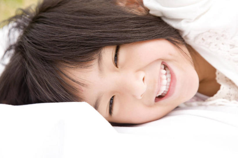 东方人,婴儿,儿童,一个人,公园,笑,微笑,室外,纯洁,小孩,可爱,童年,童趣,肖像,童真,烂漫,无邪,天真,女孩,女人,亚洲人,孩子,彩图