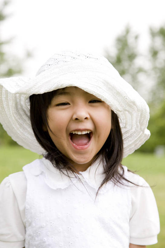 东方人,婴儿,儿童,一个人,公园,笑,微笑,纯洁,帽子,亚洲,小孩,可爱,童年,童趣,肖像,童真,烂漫,无邪,天真,女孩,女人,亚洲人,孩子,彩图