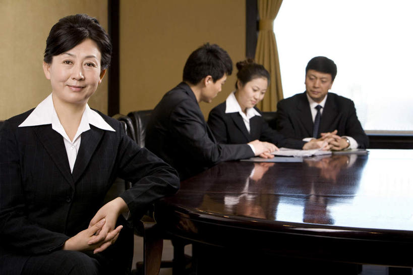 东方人,中年人,四个人,商务人士,商务男性,商务女性,办公室,会议室,坐,微笑,横图,室内,白天,正面,衬衫,商务,信心,窗户,中国,套装,正装,工作,会议,会议桌,职业,摄影,权威,领导,经理,商务装,工薪阶层,东亚,贡献,把握,男人,男性,年轻女性,女人,女性,中年男性,中年女性,亚洲人,中国人,年轻人,白领,上班族,半身,彩图,衬衣,办公室职员,掌控