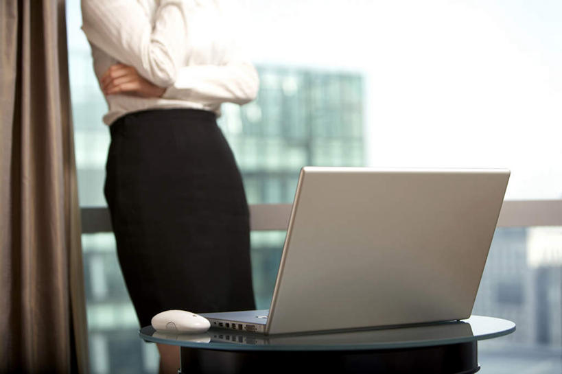 东方人,中年人,一个人,商务人士,商务女性,站,横图,室内,侧面,裙子,商务,笔记本电脑,鼠标,技术,酒店,中国,仅一个女性,套装,工作,衣服,职业,摄影,经理,都市风光,商务装,工薪阶层,东亚,无线电技术,计算机,女人,女性,亚洲人,中国人,白领,上班族,彩图