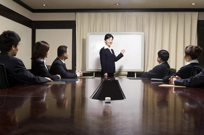 东方人,中年人,商务人士,商务男性,商务女性,办公室,会议室,坐,横图,室内,正面,衬衫,商务,通讯,中国,套装,正装,工作,会议桌,背面,白板,手势,摄影,演说,经理,出示,商务装,工薪阶层,东亚,男人,男性,女人,女性,中年男性,中年女性,亚洲人,中国人,年轻人,白领,上班族,半身,彩图,衬衣,办公室职员,打手势