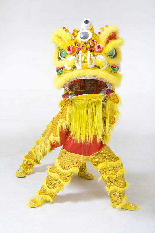 东方人,两个人,站,微笑,白色背景,正面,民族服装,快乐,兴奋,运气,骄傲,狮子,北京,中国,春节,亚洲,舞狮,表演,咆哮,服装,艺术,古典,文化,娱乐,表演者,传统,刺激,扮演,衣服,黄色,张嘴,活力,服饰,古装,动作,演出,中国文化,肖像,亚洲狮,典礼,演出服,张大嘴巴,东亚,东亚文化,鬃毛,勇气,韵味,元旦,技能,亚洲人,中国人,张开嘴,彩图,影棚拍摄,传统服装,民俗服,舞蹈,传统文化,传统节日