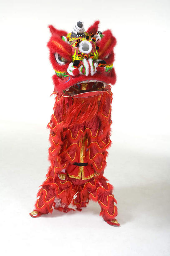 东方人,两个人,站,微笑,白色背景,正面,民族服装,快乐,运气,骄傲,团队,狮子,北京,中国,春节,亚洲,舞狮,表演,服装,朦胧,模糊,艺术,古典,文化,娱乐,表演者,传统,扮演,衣服,红色,扛,张嘴,活力,服饰,古装,演出,运送,中国文化,肖像,亚洲狮,典礼,演出服,张大嘴巴,东亚,东亚文化,勇气,韵味,元旦,技能,亚洲人,中国人,张开嘴,彩图,影棚拍摄,传统服装,民俗服,舞蹈,传统文化,传统节日